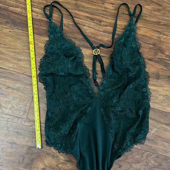 - Victoria’s Secret Plunge Strappy Lace Teddy One Piece Bodysuit- size lar… - Picture 9 of 16